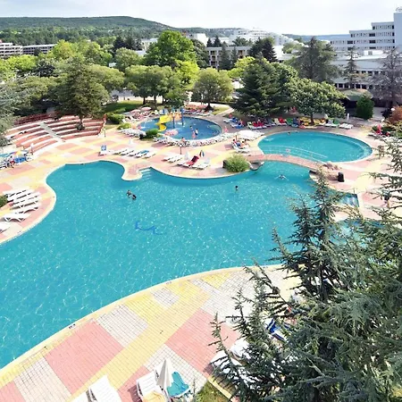 מלון Laguna Garden אלבנה
