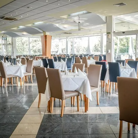 מלון Laguna Garden 4*